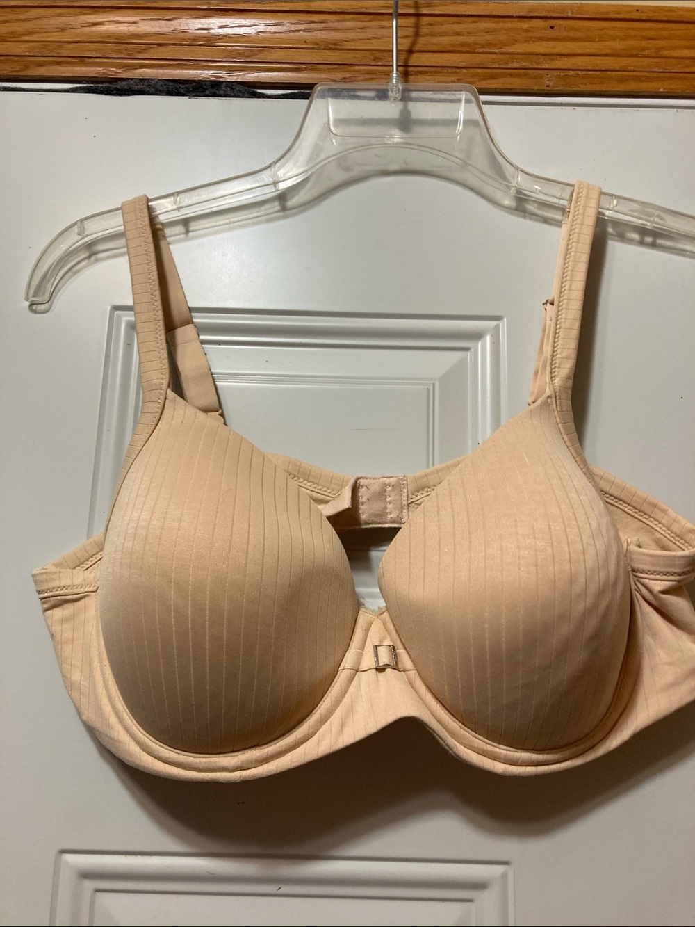 Hanes‎ Nude Ribbed Underwire Bra